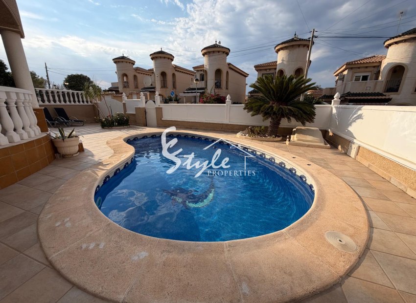 Resale - Villa - Orihuela-Costa - Villamartin