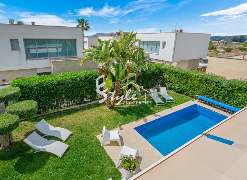 Resale - Villa - Orihuela Costa  - Vistabella Golf