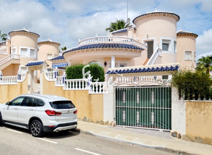 Resale - Villa - Pinar De Campoverde