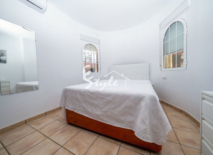 Resale - Villa - Playa Flamenca - Sportcentre