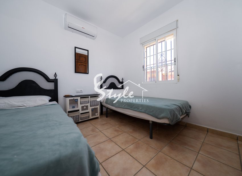 Resale - Villa - Playa Flamenca - Sportcentre