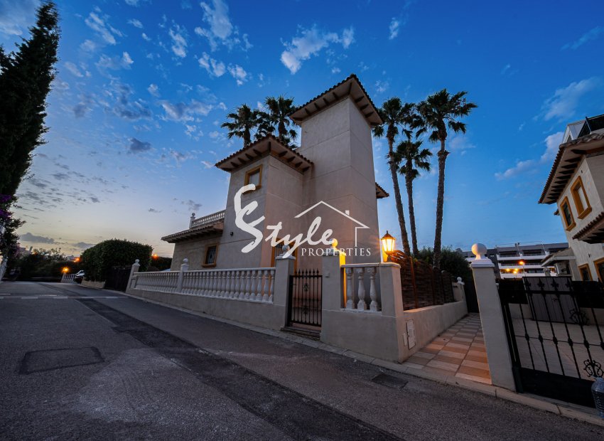 Resale - Villa - Playa Flamenca