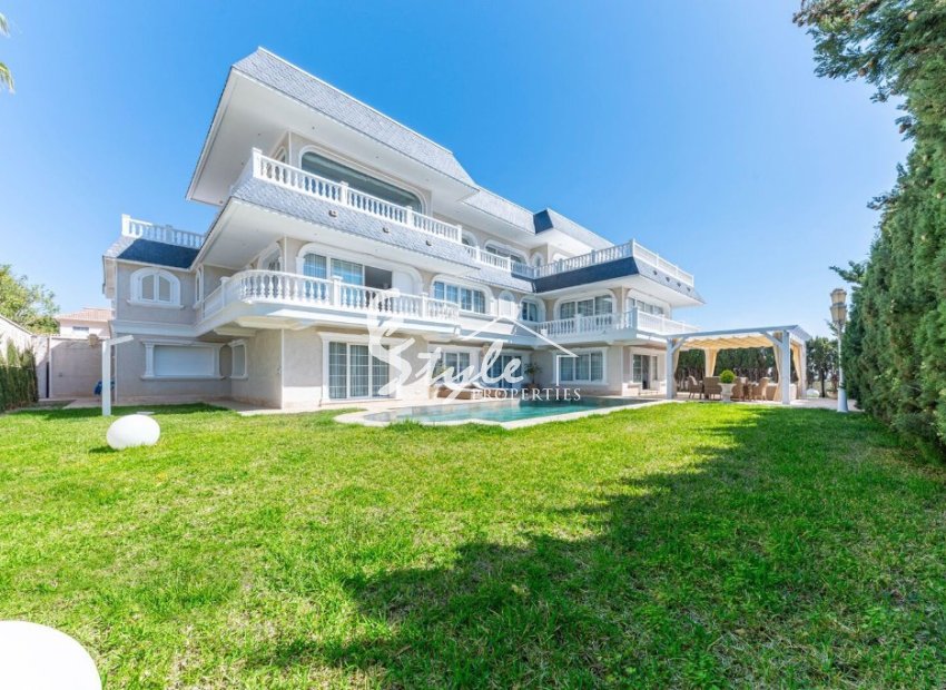 Resale - Villa - Playa San Juan