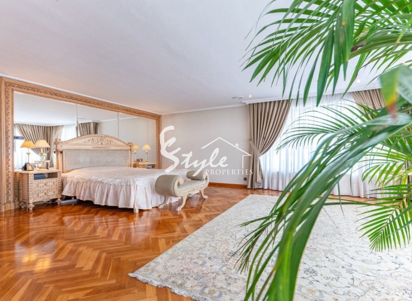 Resale - Villa - Playa San Juan