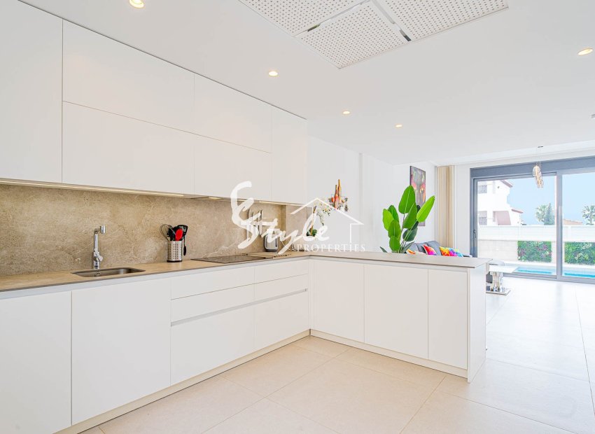 Resale - Villa - Punta Prima