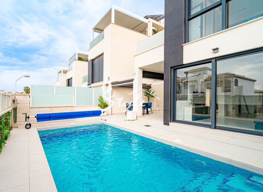 Resale - Villa - Punta Prima