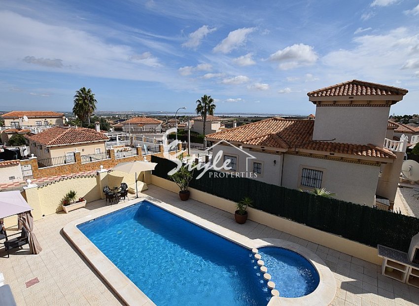 Resale - Villa - San Miguel De Salinas