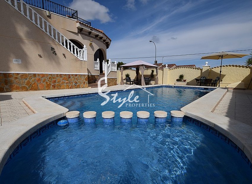 Resale - Villa - San Miguel De Salinas