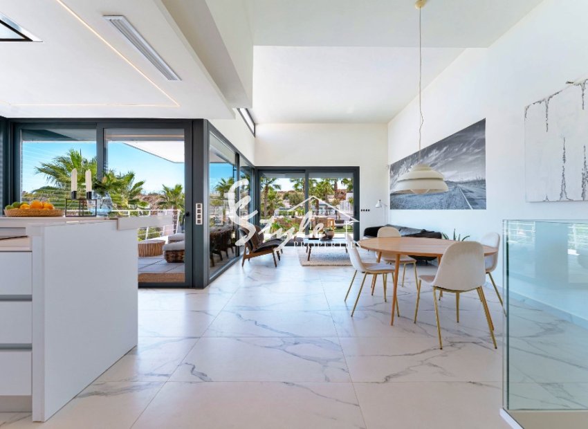 Resale - Villa - San Miguel De Salinas