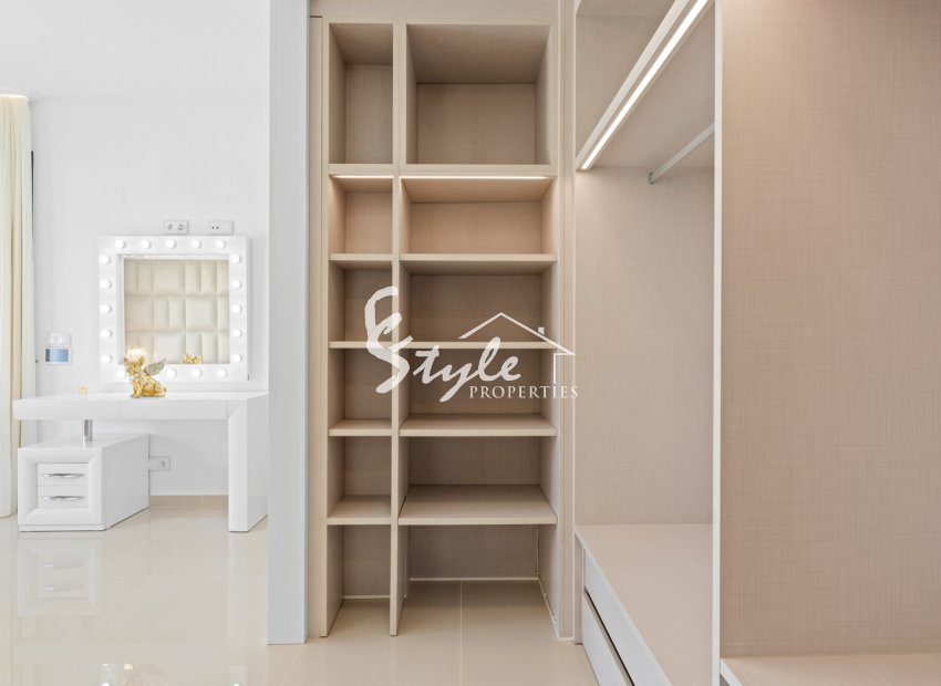 Resale - Villa - San Miguel - San Miguel De Salinas