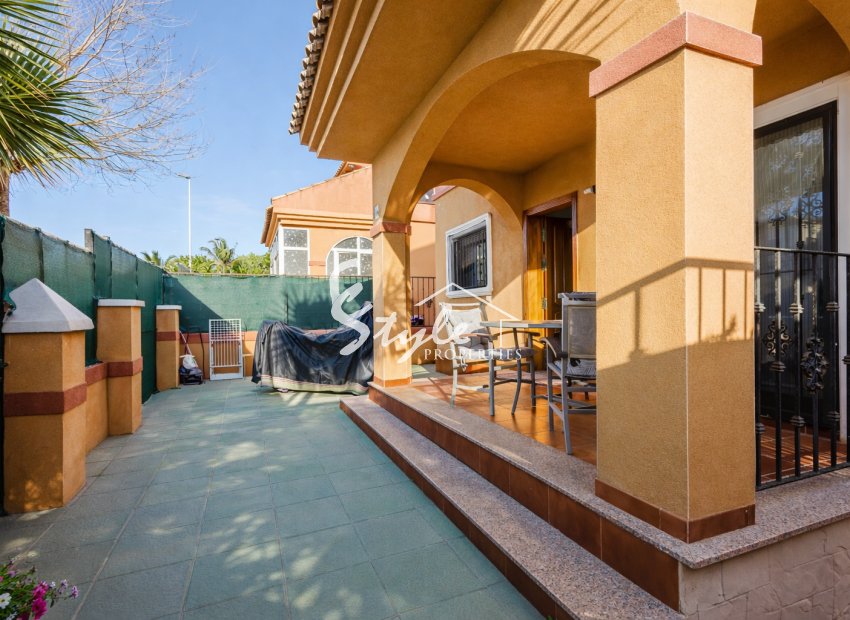 Resale - Villa - Torrevieja - Aguas Nuevas