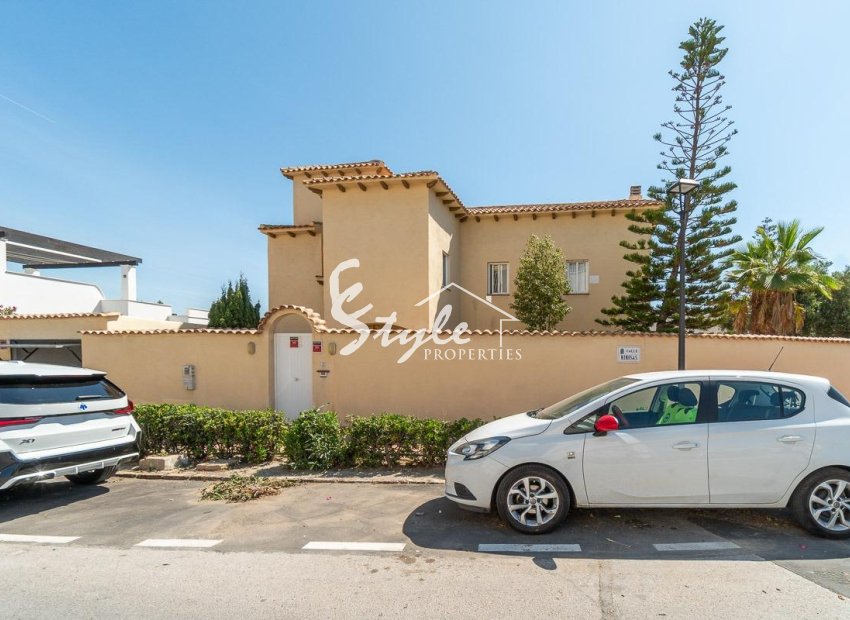 Resale - Villa - Torrevieja - Cabo Cervera