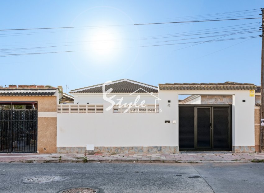 Resale - Villa - Torrevieja - El Chaparal