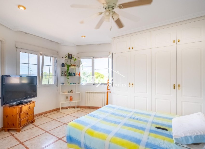 Resale - Villa - Torrevieja - El Chaparal