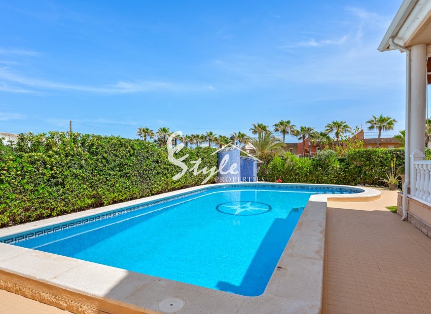 Resale - Villa - Torrevieja - La Mata