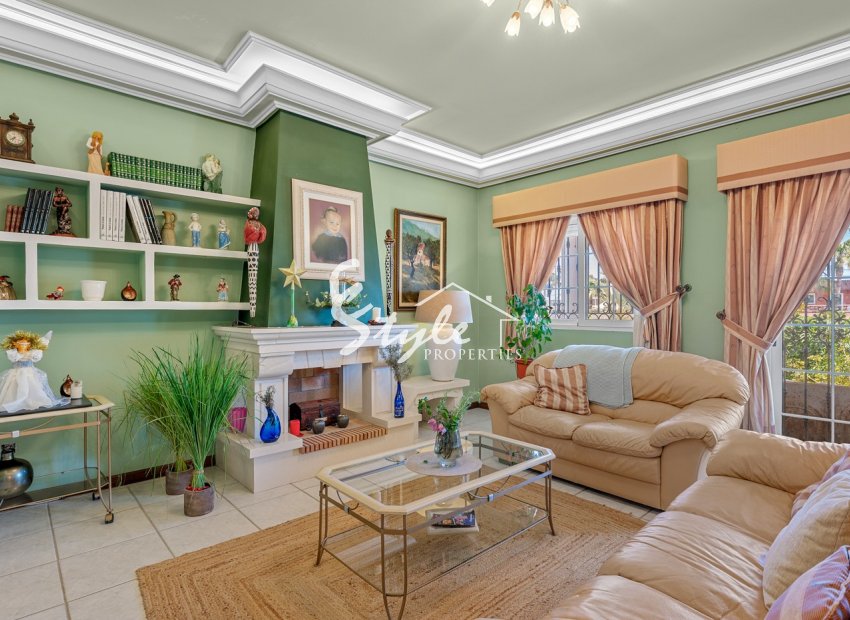 Resale - Villa - Torrevieja - La Mata