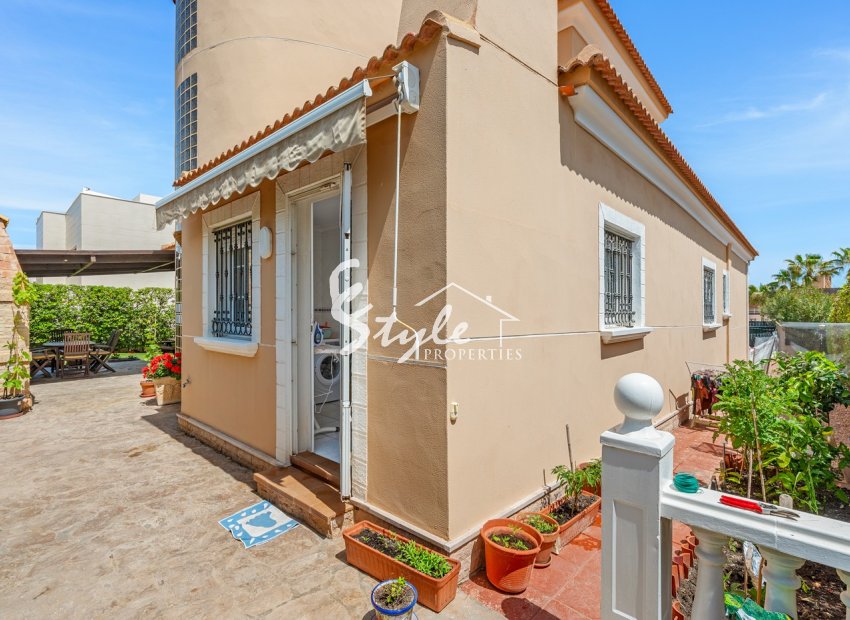 Resale - Villa - Torrevieja - La Mata