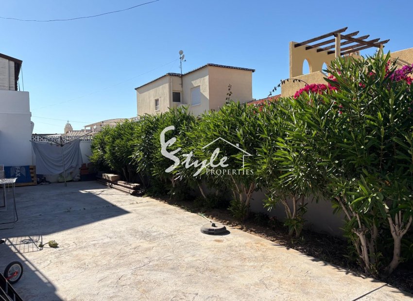 Resale - Villa - Torrevieja - La Siesta - El Salado -  Torreta
