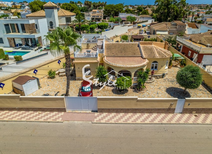 Resale - Villa - Torrevieja - La Siesta