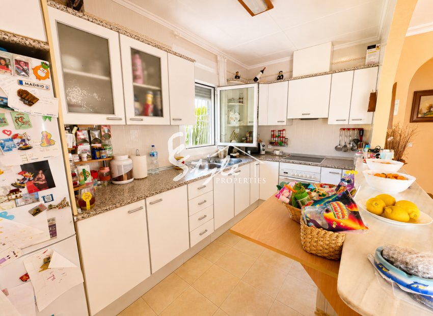 Resale - Villa - Torrevieja - La Siesta