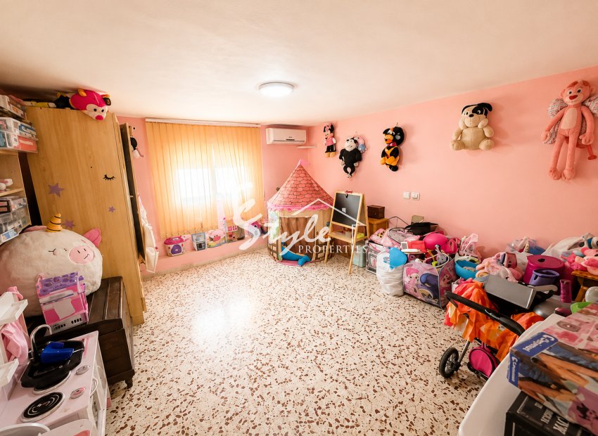 Resale - Villa - Torrevieja - La Siesta