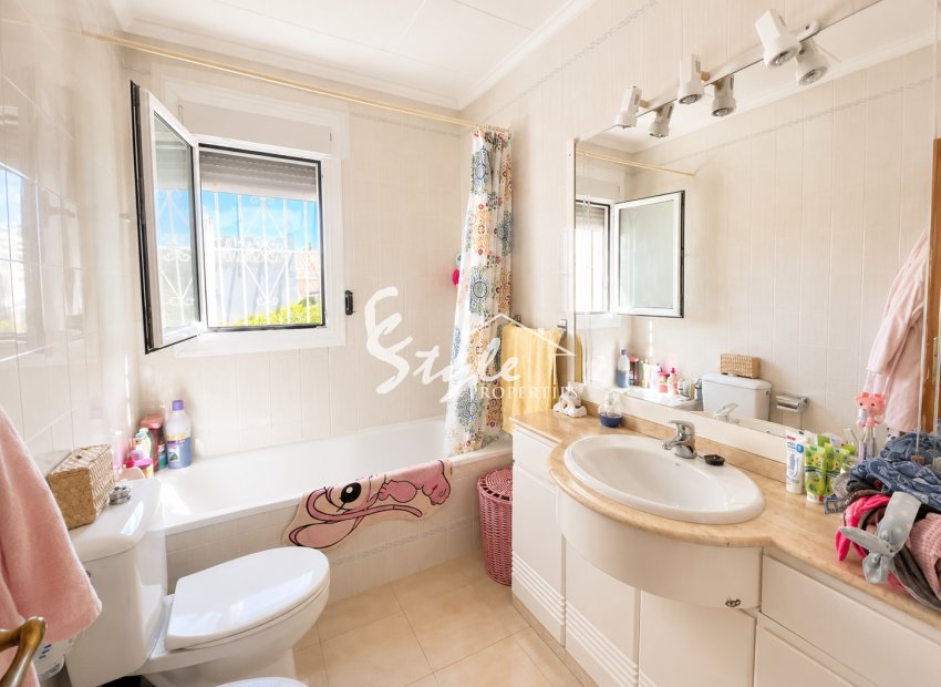 Resale - Villa - Torrevieja - La Siesta