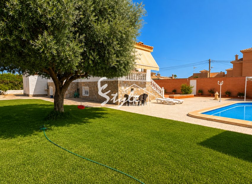 Resale - Villa - Torrevieja - La Siesta