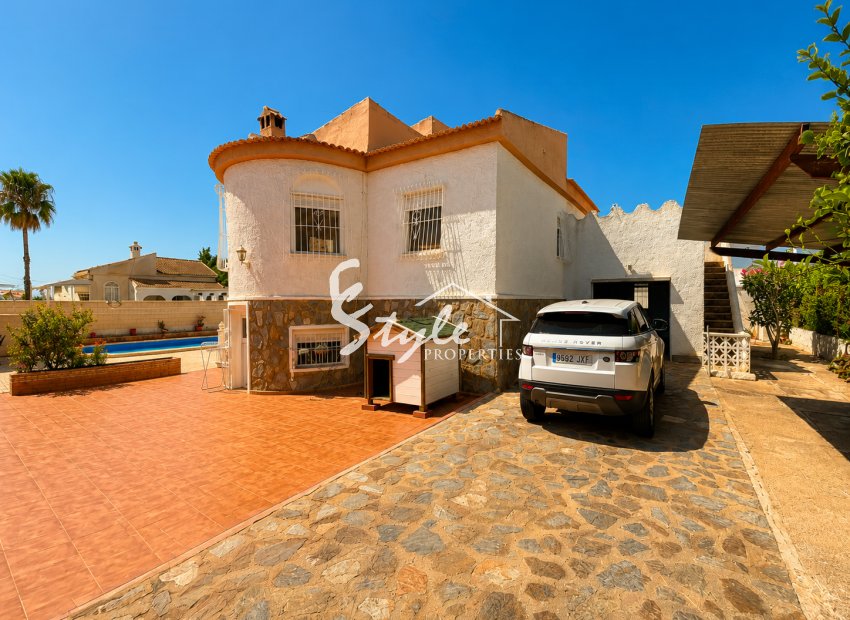 Resale - Villa - Torrevieja - La Siesta