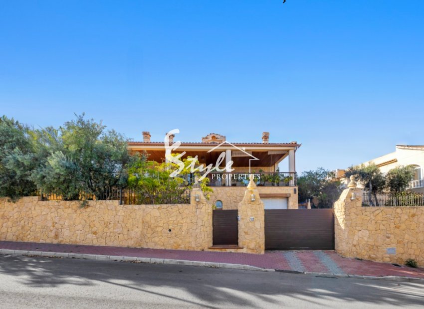 Resale - Villa - Torrevieja - Los Altos