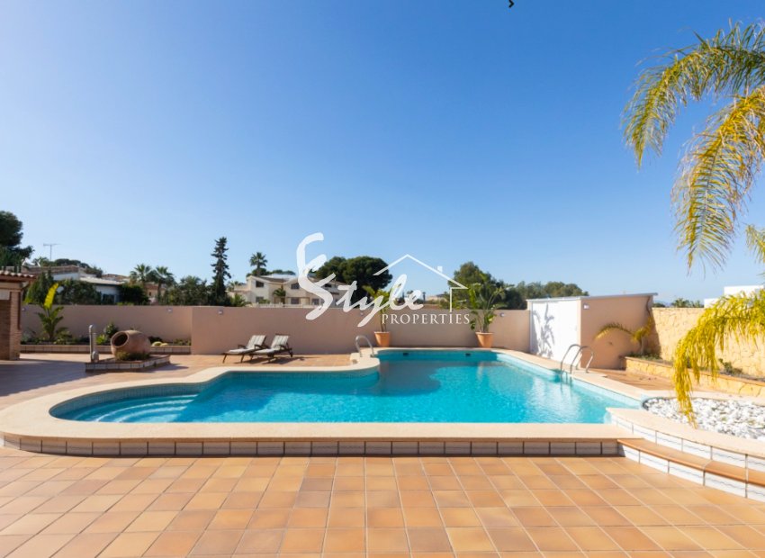 Resale - Villa - Torrevieja - Los Altos