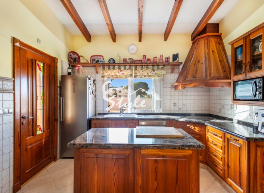 Resale - Villa - Torrevieja - Los Altos