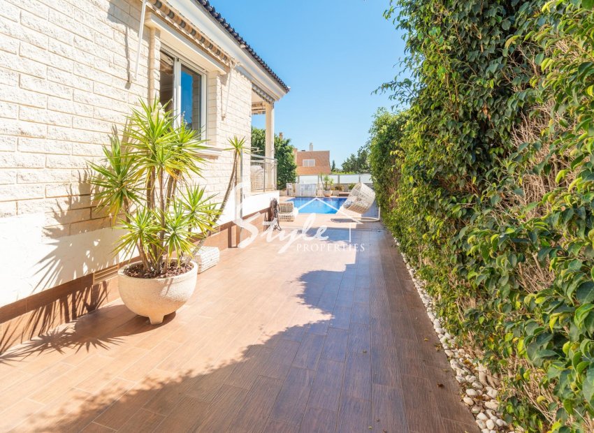 Resale - Villa - Torrevieja - Torre la mata