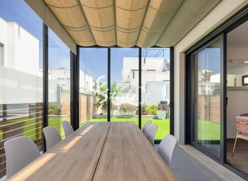 Resale - Villa - Torrevieja