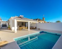 Resale - Villa - Torrevieja