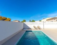 Resale - Villa - Torrevieja