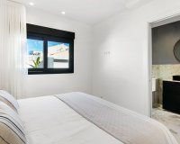Resale - Villa - Torrevieja