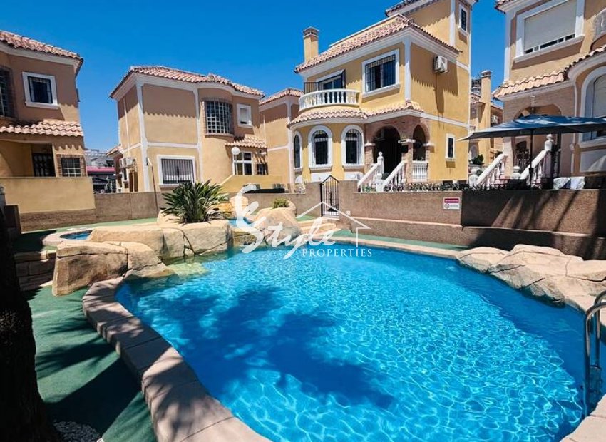 Resale - Villa - Villamartín - Blue Lagoon
