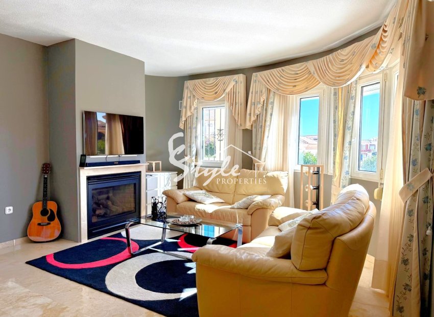 Resale - Villa - Villamartín - Los Dolses