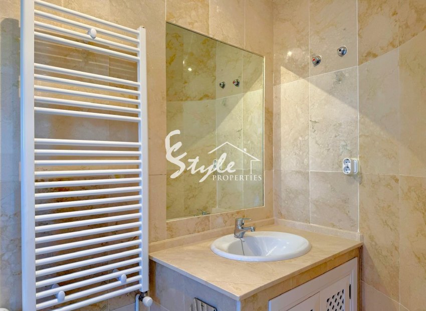 Resale - Villa - Villamartín - Los Dolses