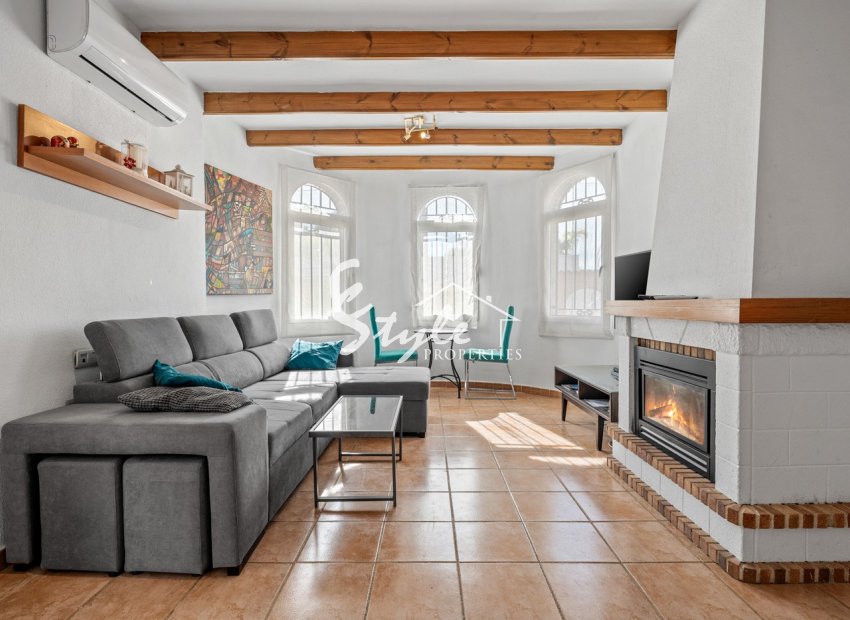 Resale - Villa - Villamartin, Orihuela Costa - Castillo de Don Juan