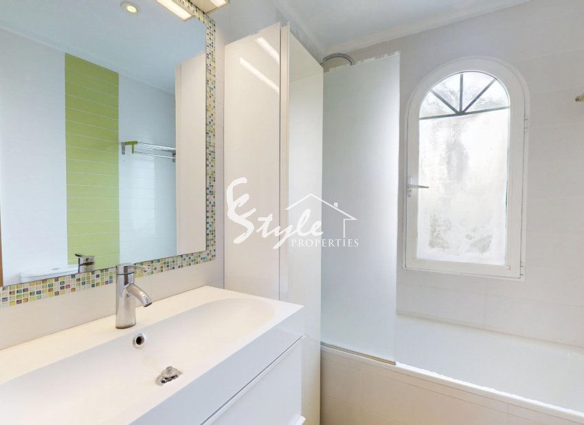 Resale - Villa - Villamartin, Orihuela Costa - La Zenia