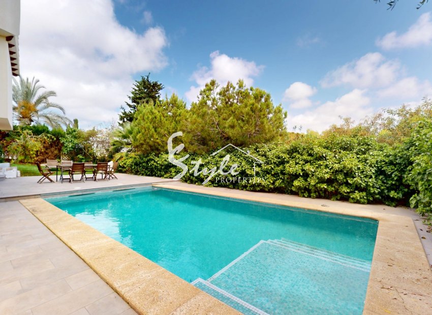 Resale - Villa - Villamartin, Orihuela Costa - La Zenia