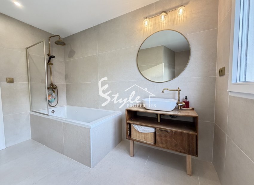 Resale - Villa - Villamartin, Orihuela Costa - Villamartin