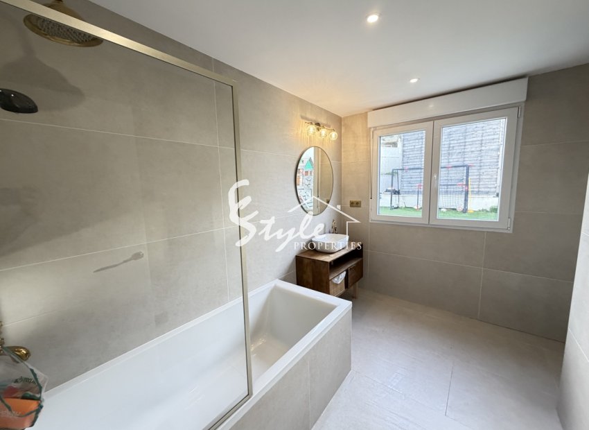 Resale - Villa - Villamartin, Orihuela Costa - Villamartin