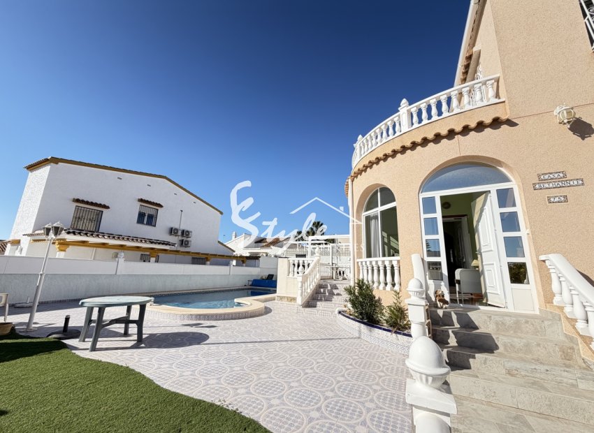 Resale - Villa - Villamartin, Orihuela Costa - Villamartin