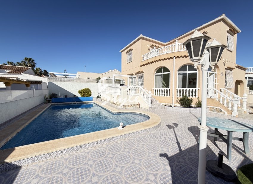 Resale - Villa - Villamartin, Orihuela Costa - Villamartin
