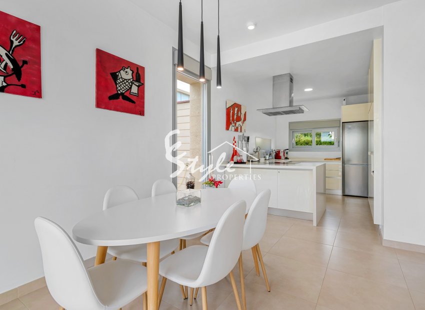 Resale - Villa - Villamartin, Orihuela Costa - Vistabella Golf