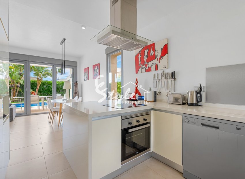 Resale - Villa - Villamartin, Orihuela Costa - Vistabella Golf