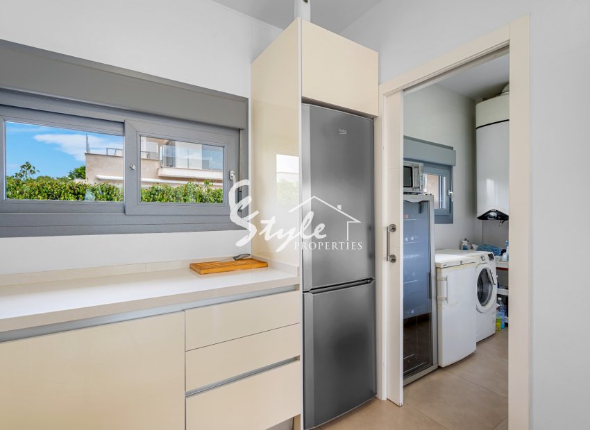 Resale - Villa - Villamartin, Orihuela Costa - Vistabella Golf