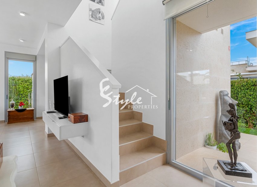 Resale - Villa - Villamartin, Orihuela Costa - Vistabella Golf